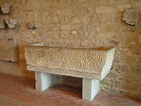 Sarcophage chretien, marbre merovingien, eglise de Floure, musee de Carcassonne